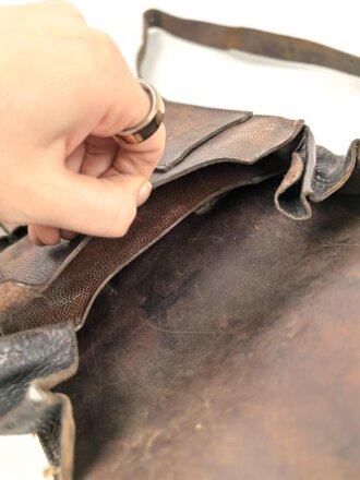 Kartentasche Wehrmacht , Verschluss alt repariert, Trageriemen eigenmächtig verlängert.