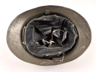 Frankreich, Stahlhelm 2.Weltkrieg Modell 1926. Originallack