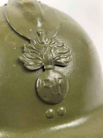 Frankreich, Stahlhelm 2.Weltkrieg Modell 1926. Emblem alter Art. Neuzeitlich lackiert, Innenfutter defekt