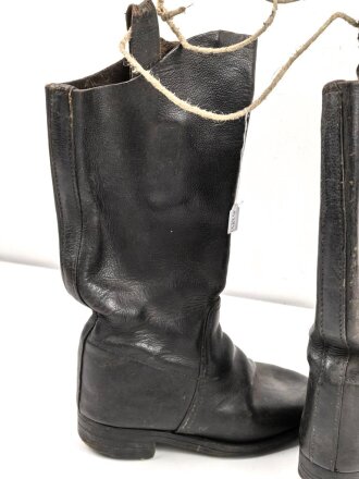 Paar Stiefel für Berittene, Alter und Herkunft unbekannt. Sohlenlänge 29cm