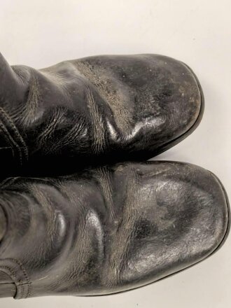 Paar Stiefel für Berittene, Alter und Herkunft unbekannt. Sohlenlänge 29cm