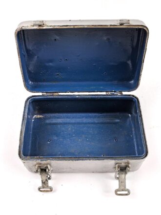 Transportkasten für ein optisches Gerät , vermutlich Wehrmacht. Mehrfach überlackiert, Maße 13 x 21 x 10cm