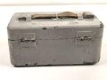Transportkasten für ein optisches Gerät , vermutlich Wehrmacht. Mehrfach überlackiert, Maße 13 x 21 x 10cm