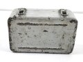 Transportkasten für ein optisches Gerät , vermutlich Wehrmacht. Mehrfach überlackiert, Maße 13 x 21 x 10cm