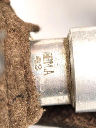 Feldflasche Wehrmacht, sicherlich aus originalen Teilen zusammengesetzt, der Becher neuzeitlich lackiert