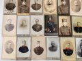 Kaiserreich und 1. Weltkrieg, Konvolut Hartkartonfotos von Uniformierten, meist 6,5 x 10,5cm