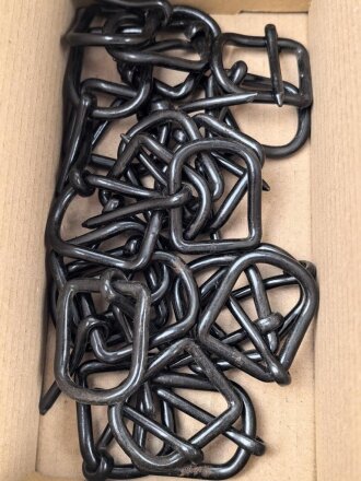 Metallbeschlag Wehrmacht, Eisen, Originallack, Innenmaß 25,8 x 34mm. Sie erhalten ein ( 1 ) Stück