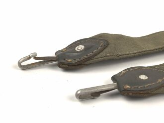 Trageriemen für einen Brotbeutel der Wehrmacht, frühes Stück mit Leichtmetallbeschlägen
