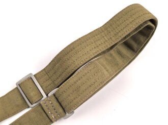 Trageriemen für einen Brotbeutel der Wehrmacht, Leichtmetallbeschläge, datiert 1939