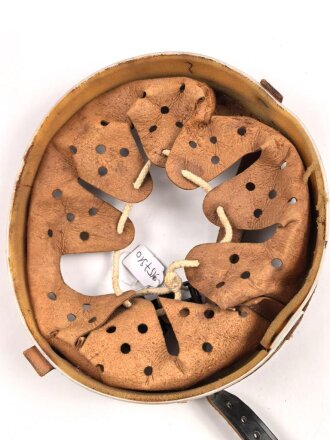 Deutschland nach 1945, Innenfutter für einen Stahlhelm. Aussen gemessen 64cm