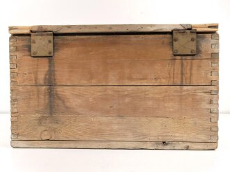 Transportkasten Wehrmacht für 3 Kartuschen 12,2cm Feldhaubitze 396 ( russisch) . Meiner Meinung nach neuzeitlich Beschriftet.