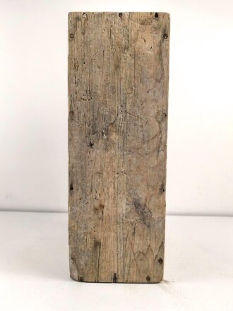 Transportkasten Wehrmacht für 3 Kartuschen 12,2cm Feldhaubitze 396 ( russisch) . Meiner Meinung nach neuzeitlich Beschriftet.