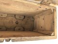 Transportkasten Wehrmacht für 3 Kartuschen 12,2cm Feldhaubitze 396 ( russisch) . Meiner Meinung nach neuzeitlich Beschriftet.