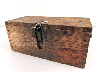 Transportkasten Wehrmacht, Maße 19 x 40 x 18cm , Packzettel für Zeit Zünder 39 ( f ) von 1944. Ungereinigtes Stück