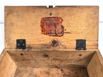 Transportkasten Wehrmacht, Maße 19 x 40 x 18cm , Packzettel für Zeit Zünder 39 ( f ) von 1944. Ungereinigtes Stück