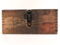 Transportkasten Wehrmacht, Maße 19 x 40 x 18cm , Packzettel für Zeit Zünder 39 ( f ) von 1944. Ungereinigtes Stück