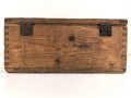Transportkasten Wehrmacht, Maße 19 x 40 x 18cm , Packzettel für Zeit Zünder 39 ( f ) von 1944. Ungereinigtes Stück