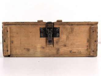 Transportkasten Wehrmacht für Gewehr Sprenggranaten. Weiterverwendet im zivilen Bereich, artfremder Packzettel leicht zu entfernen