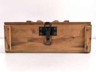 Transportkasten Wehrmacht für Gewehr Sprenggranaten. Sehr guter Zustand, leicht eingestaubt