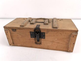 Transportkasten Wehrmacht für Gewehr Sprenggranaten. Sehr guter Zustand, leicht eingestaubt