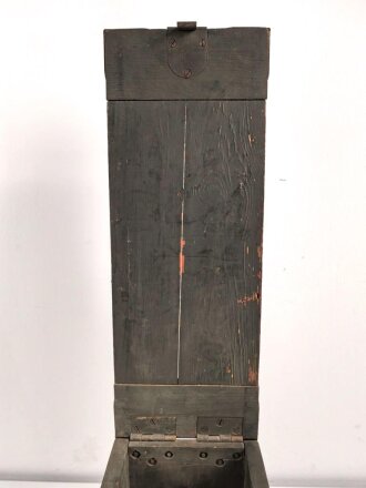 Kasten für Schraubstollen der Wehrmacht. Originallack, ungereinigtes Stück