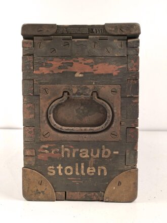 Kasten für Schraubstollen der Wehrmacht. Originallack, ungereinigtes Stück
