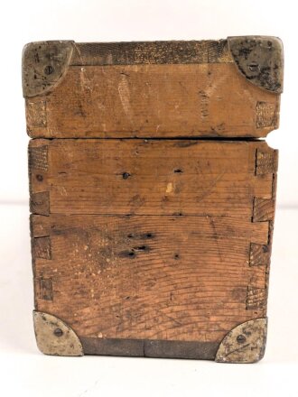 Transportkasten Wehrmacht . Originallack, ungereinigtes Stück. Maße 16 x 43 x 22cm