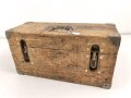 Transportkasten Wehrmacht . Originallack, ungereinigtes Stück. Maße 16 x 43 x 22cm