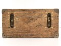 Transportkasten Wehrmacht . Originallack, ungereinigtes Stück. Maße 16 x 43 x 22cm