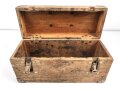 Transportkasten Wehrmacht . Originallack, ungereinigtes Stück. Maße 16 x 43 x 22cm