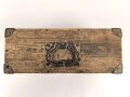 Transportkasten Wehrmacht . Originallack, ungereinigtes Stück. Maße 16 x 43 x 22cm