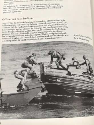 Bundeswehr " Treu zu dienen - 25 Jahre 10. Panzerdivision" 241 Seiten,DIN A4. Leicht verzogen