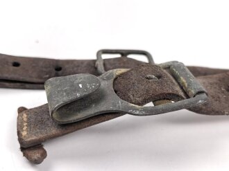 Trageriemen für einen Tornister, Leder zum Teil trocken