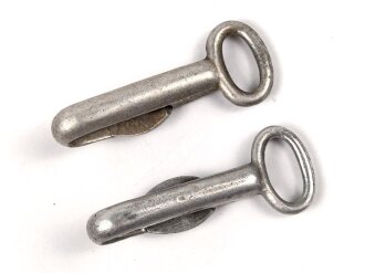 Paar Leichtmetall Haken für einen Trageriemen der Wehrmacht