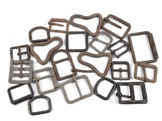 Konvolut schwere, eiserne Metallbeschläge, meist für Kavalleriematerial der Wehrmacht