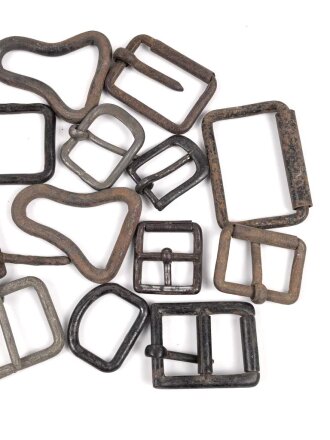 Konvolut schwere, eiserne Metallbeschläge, meist für Kavalleriematerial der Wehrmacht