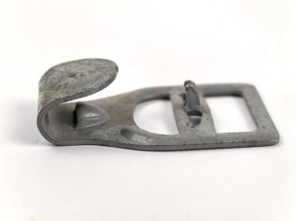 Eiserner Beschlag Wehrmacht. Originallack, Maße 32 x 55,8mm. Sie erahlten ein ( 1 ) Stück