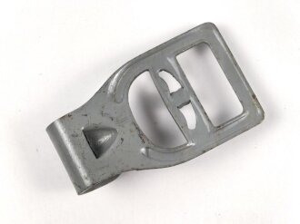 Eiserner Beschlag Wehrmacht. Originallack, Maße 32 x 55,8mm. Sie erahlten ein ( 1 ) Stück