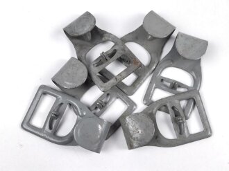 Eiserner Beschlag Wehrmacht. Originallack, Maße 32 x 55,8mm. Sie erahlten ein ( 1 ) Stück