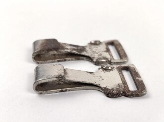 Paar eiserne Haken für einen Querriemen für Parteiverbände