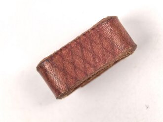 Schieber aus braunem Leder für Trageriemen der Wehrmacht. Inne gemessen 25mm, Breite12,6mm