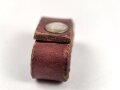 Schieber aus braunem Leder für Trageriemen der Wehrmacht. Inne gemessen 25mm, Breite12,6mm