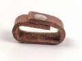 Schieber aus braunem Leder für Trageriemen der Wehrmacht. Inne gemessen 25mm, Breite12,6mm