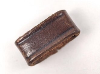 Schieber aus braunem Leder für Trageriemen der Wehrmacht. Innen gemessen 20mm, Breite 11,5mm