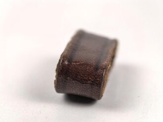 Schieber aus braunem Leder für Trageriemen der Wehrmacht. Innen gemessen 20mm, Breite 11,5mm