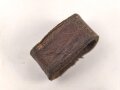 Schieber aus braunem Leder für Trageriemen der Wehrmacht. Innen gemessen 20mm, Breite 11mm