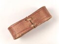 Schieber aus braunem Leder für Trageriemen der Wehrmacht. Innen gemessen 30mm, Breite 12mm