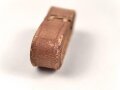 Schieber aus braunem Leder für Trageriemen der Wehrmacht. Innen gemessen 30mm, Breite 12mm
