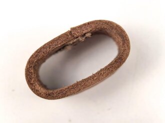 Schieber aus braunem Leder für Trageriemen der Wehrmacht. Innen gemessen 25mm, Breite 14,5mm