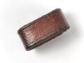 Schieber aus braunem Leder für Trageriemen der Wehrmacht. Innen gemessen 27mm, Breite 14,5mm